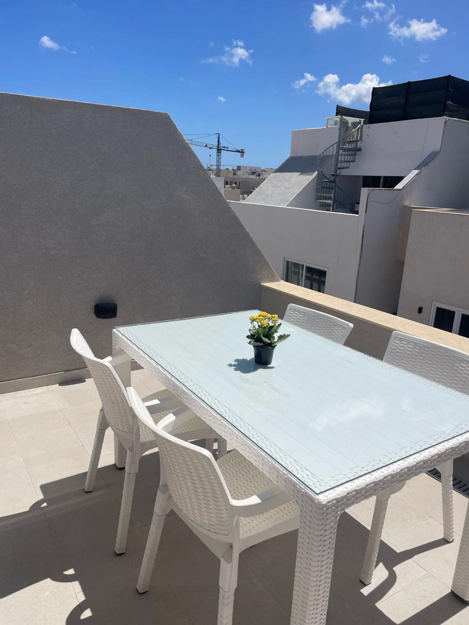 Wonderful Three Bedroom Apartament San Ġwann