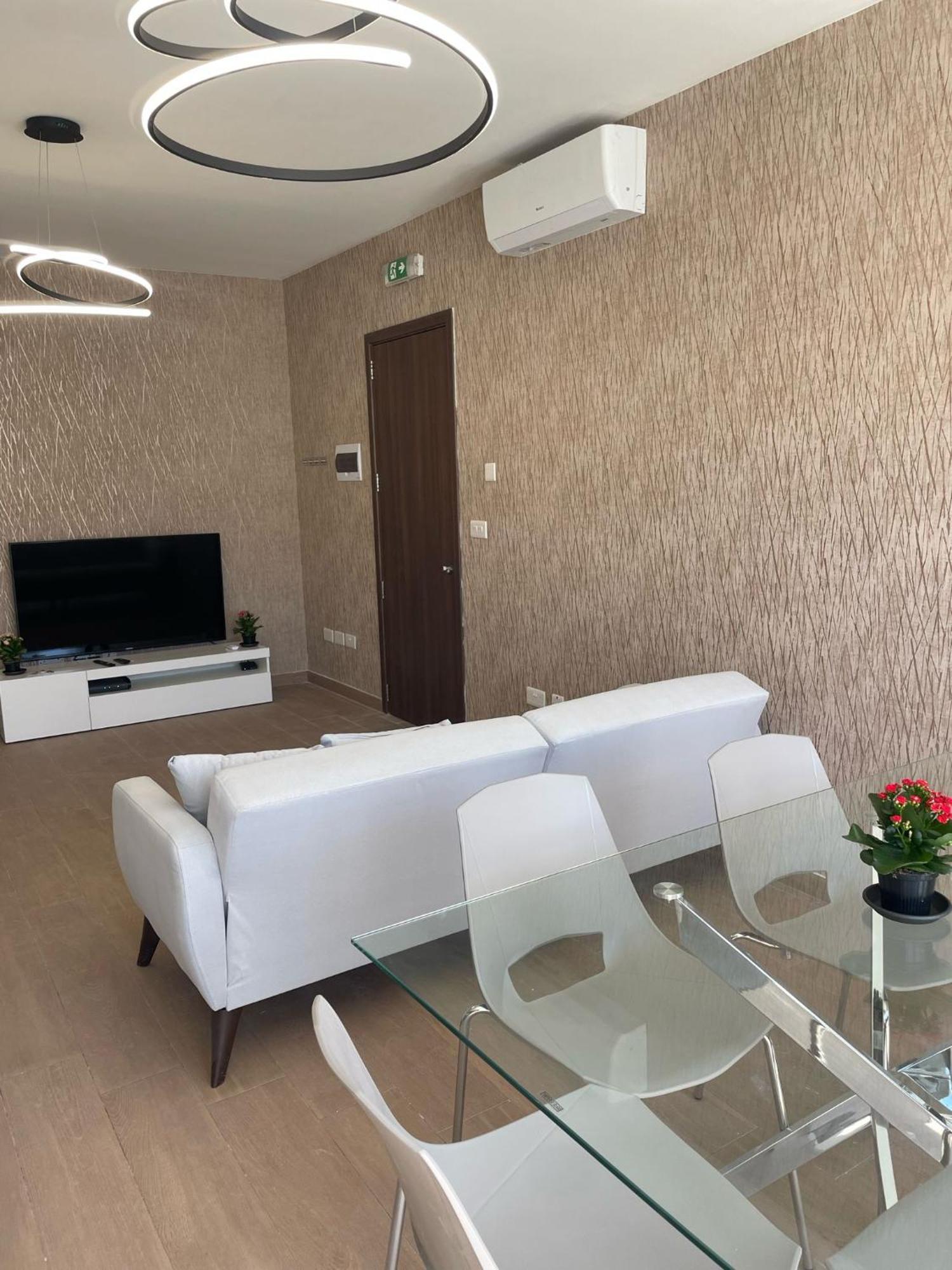 Wonderful Three Bedroom Apartament *